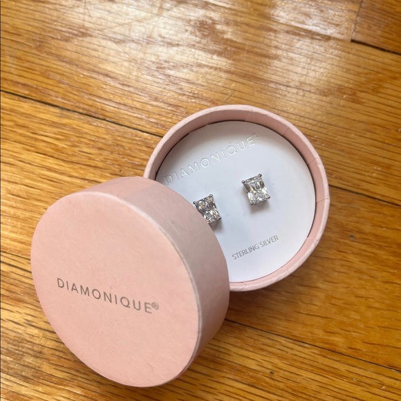 DIAMONIQUE Baguette Studs - Picture 1 of 4